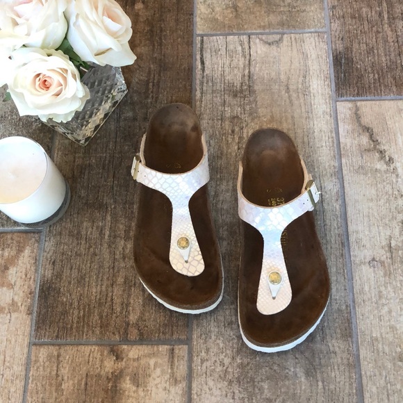 Birkenstock Shoes - ✨SOLD✨Women’s Birkenstock Gizeh Sandals